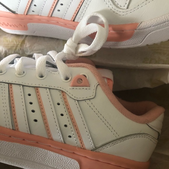 Adidas - Picture 3 of 5